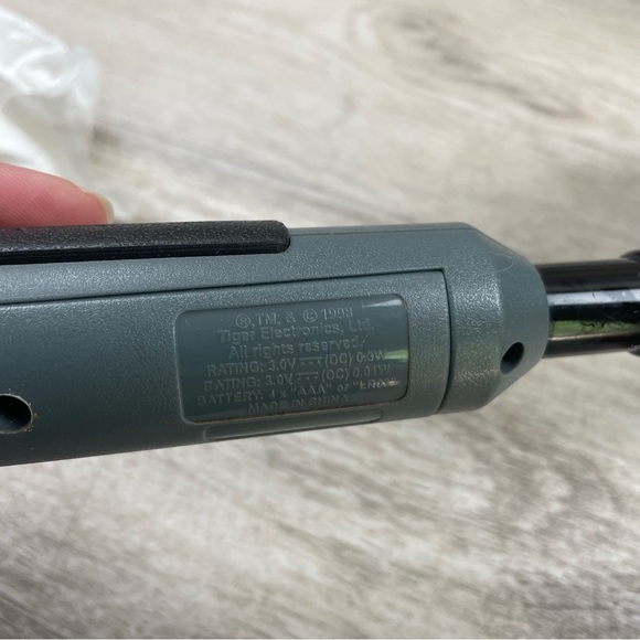 Tiger Sports Feel Golf Handheld Electronic Game 1998 66-001 Vintage Works - Picture 8 of 12